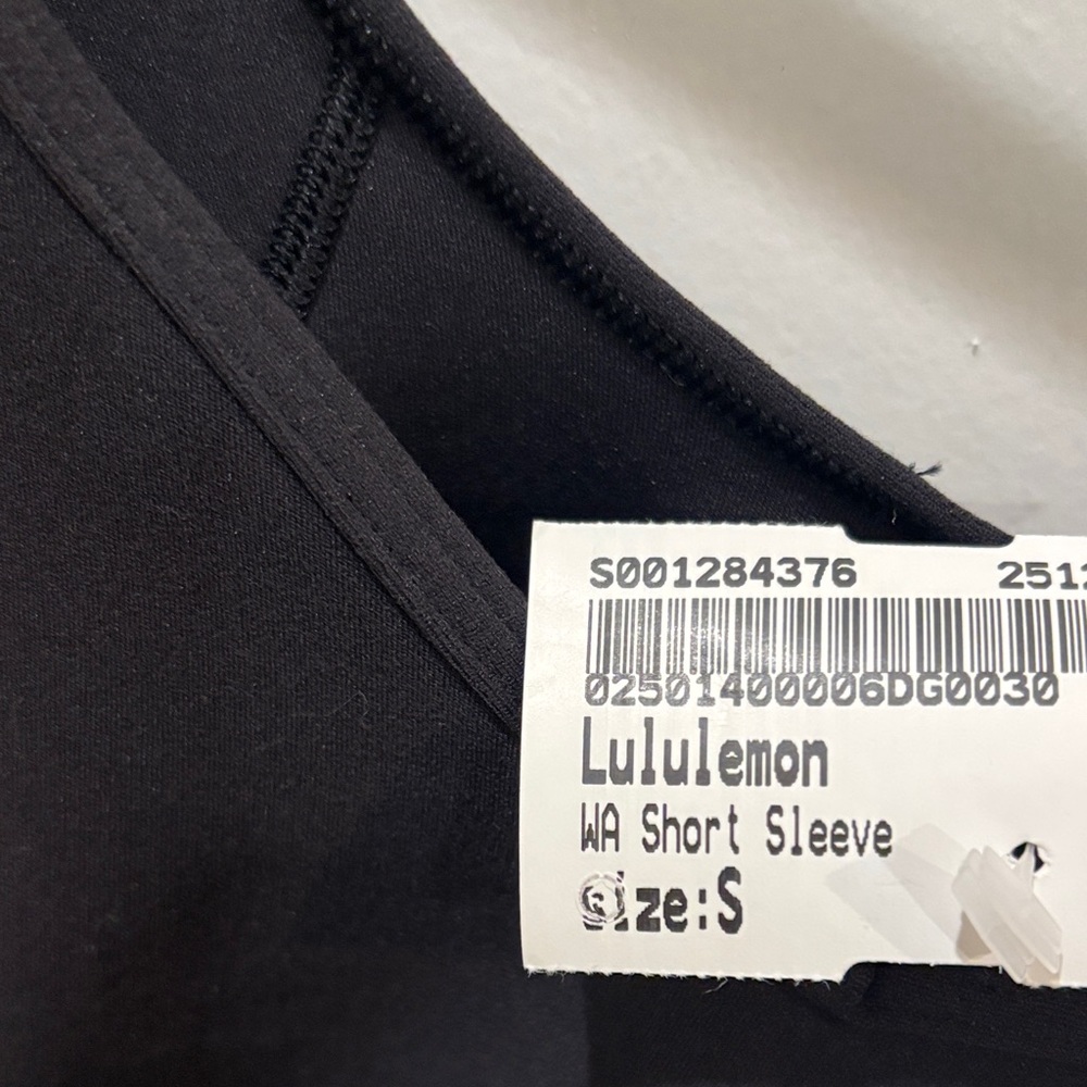 NWT lululemon Align Cropped Short Sleeve Top Black Scoop Neck Nulu - Picture 5 of 5